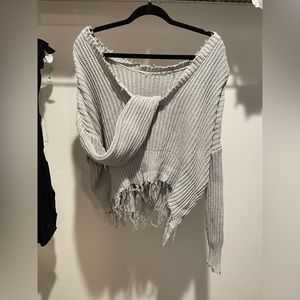 Distressed Off the shoulder sweater -M